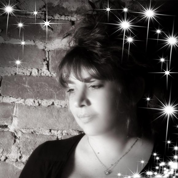 Meet your Posher, April - Picture 1 of 1